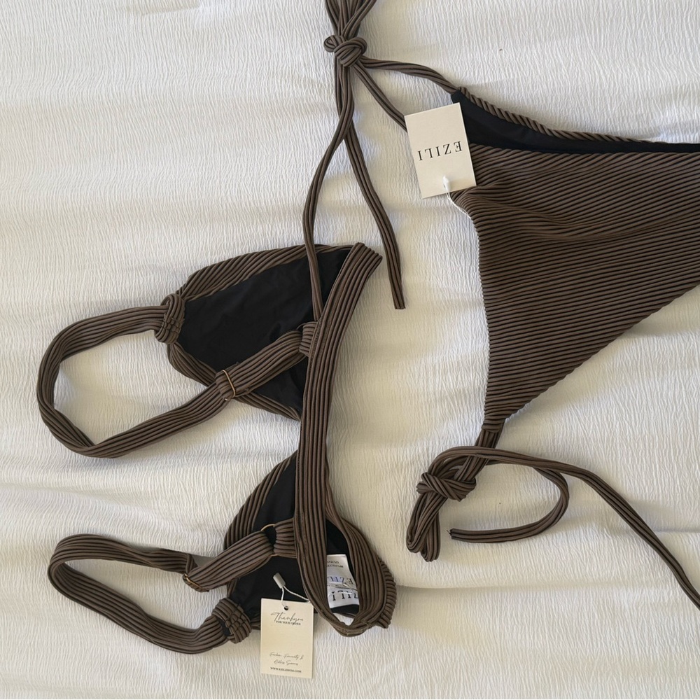 Elegant Brown Ribbed Bikini Set - Picture 3 of 3